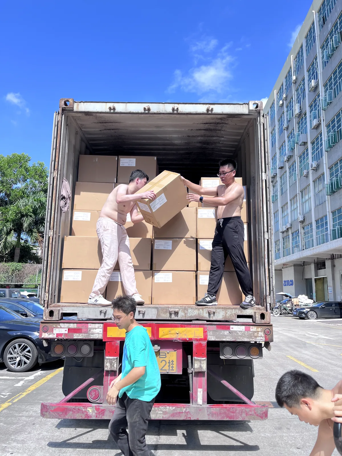 Finished ultrasonic cleaner goods prepared for shipment