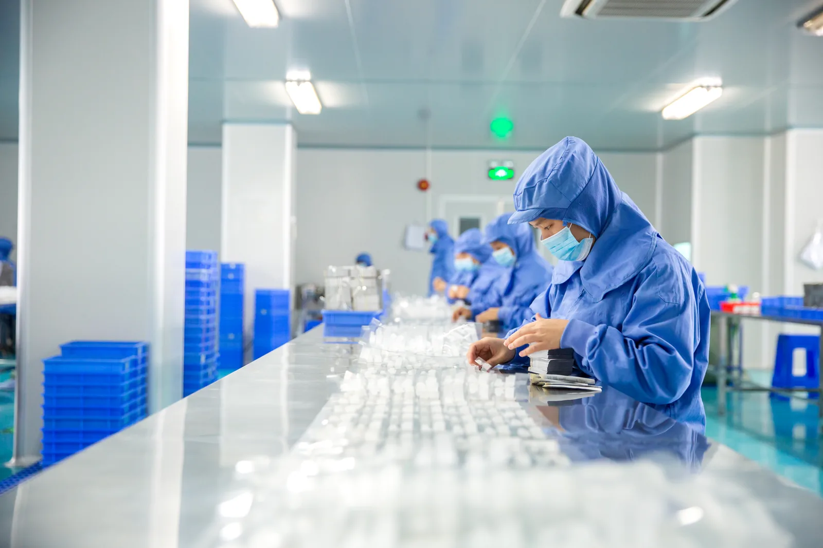 Teeth whitening strips pouch packing during production